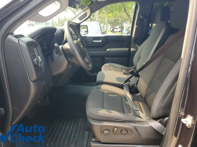 2023 Chevrolet Silverado 1500 Custom photo 17