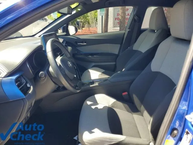 2019 Toyota C-HR XLE photo 16