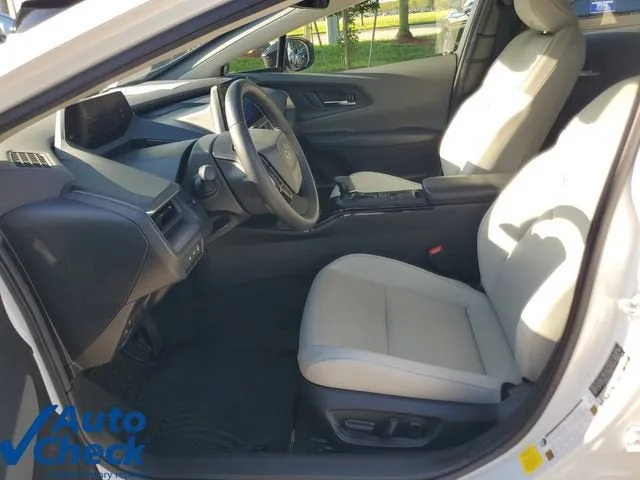 2023 Toyota Prius XLE photo 17
