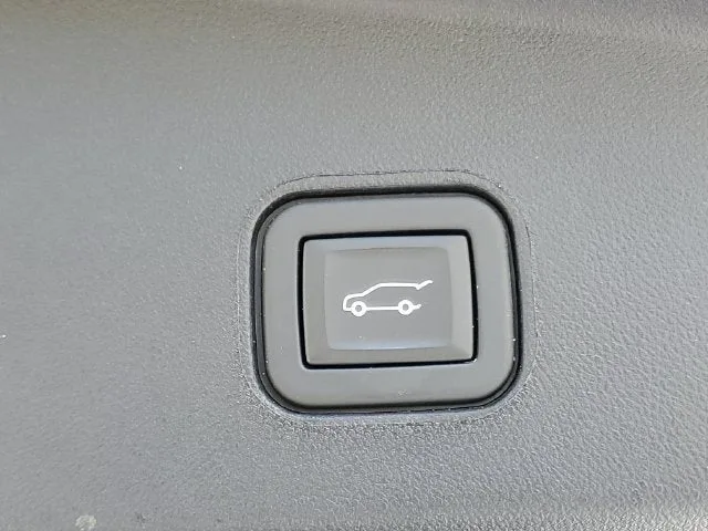 2024 Cadillac LYRIQ Tech photo 10