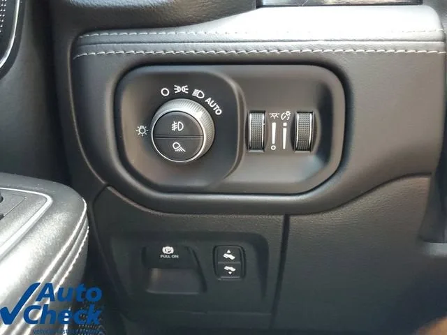 2023 RAM 1500 Limited photo 30
