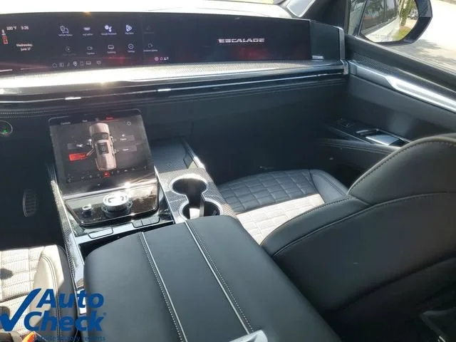 2026 Cadillac Escalade V-Series photo 18