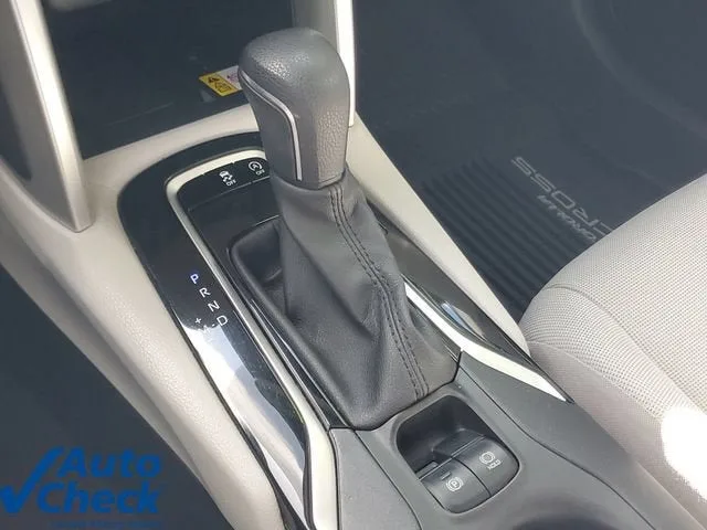 2023 Toyota Corolla Cross LE photo 27