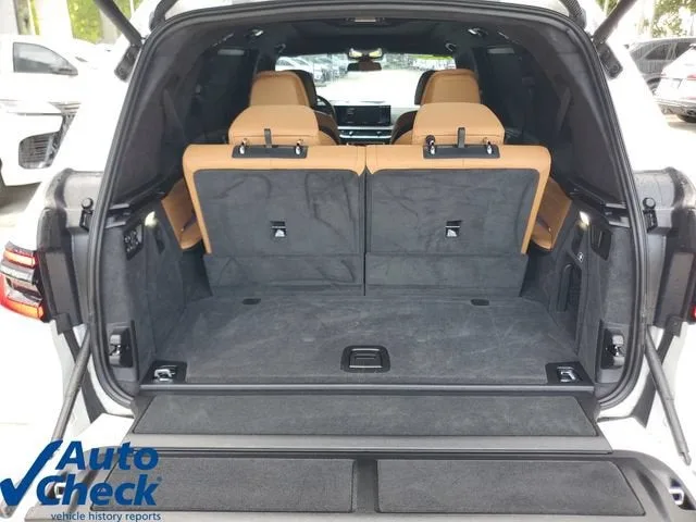2025 BMW X7 xDrive40i photo 10