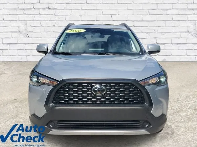 2023 Toyota Corolla Cross LE photo 6