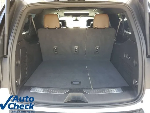 2021 Chevrolet Suburban High Country photo 9