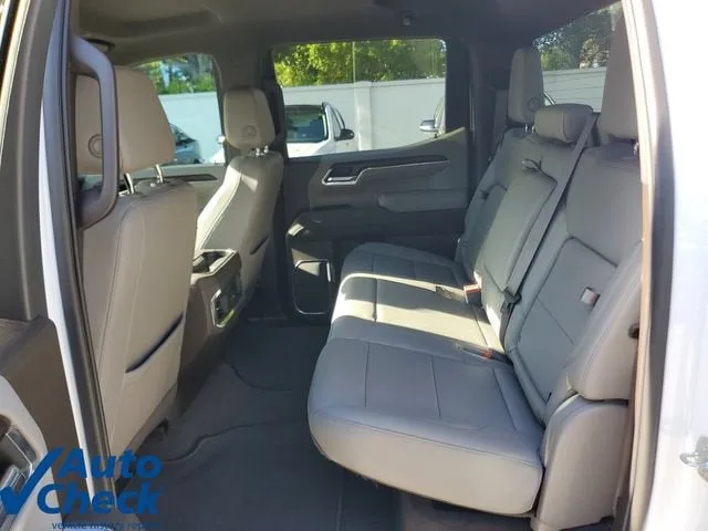 2023 GMC Sierra 1500 SLT photo 11