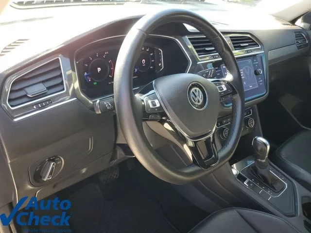 2019 Volkswagen Tiguan 2.0T SEL photo 19