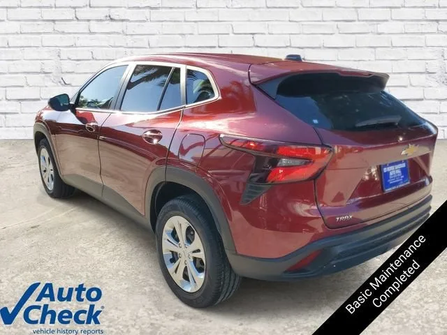 2024 Chevrolet Trax LS photo 2