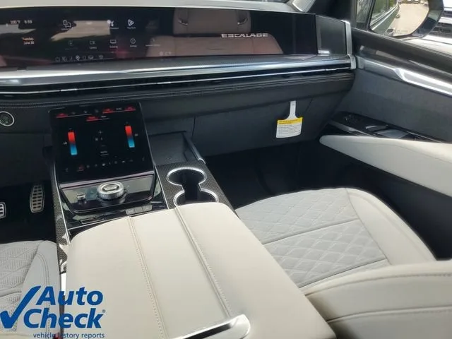 2026 Cadillac Escalade V-Series photo 18