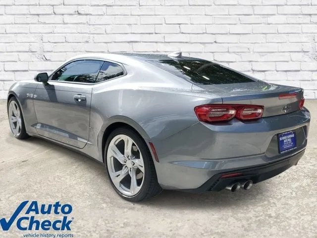 2021 Chevrolet Camaro LT1 photo 2