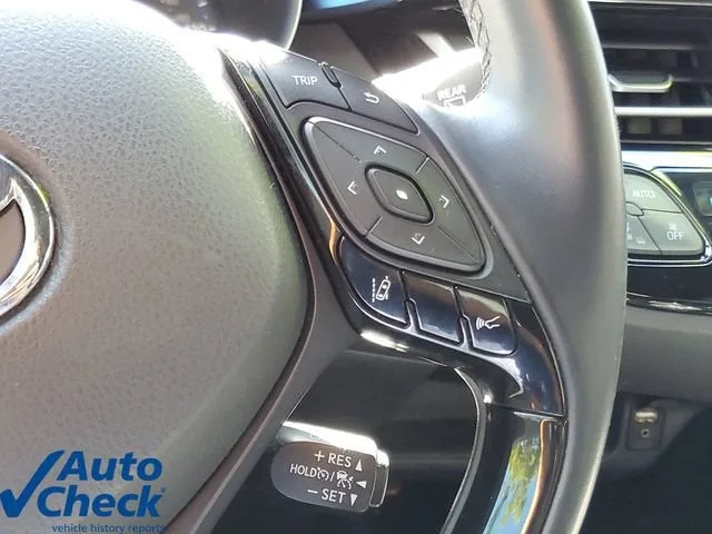 2019 Toyota C-HR XLE photo 21