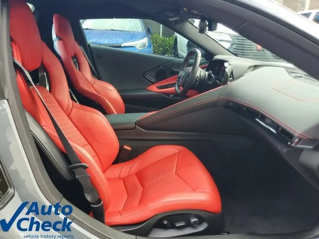 2025 Chevrolet Corvette Stingray 2LT photo 9