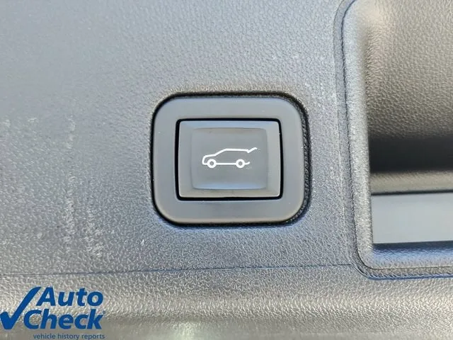 2023 GMC Terrain SLT photo 11