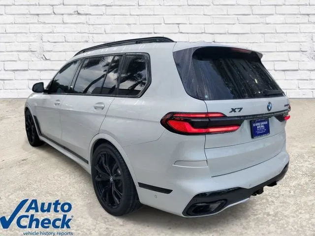 2025 BMW X7 xDrive40i photo 2