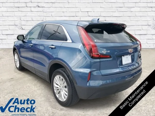2024 Cadillac XT4 Luxury photo 2
