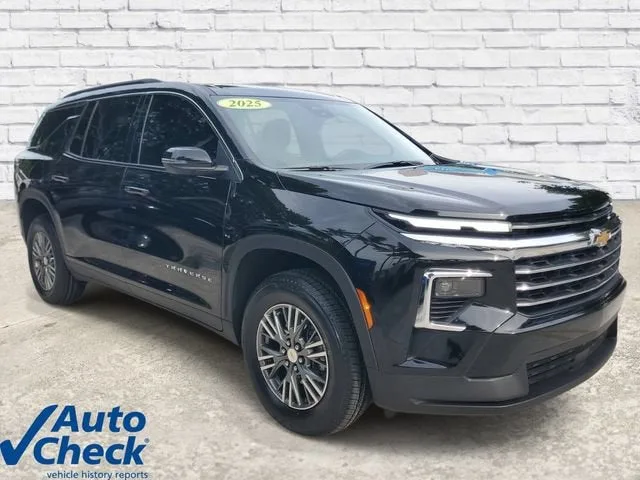 2025 Chevrolet Traverse LT photo 5