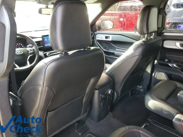 2022 Ford Explorer ST-Line photo 13