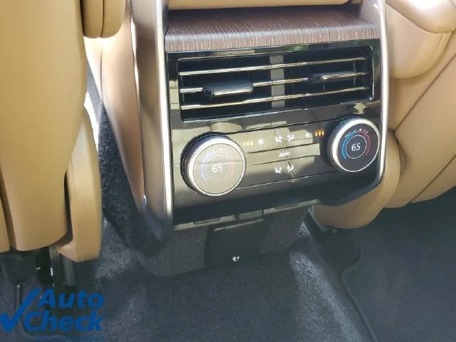 2025 Land Rover Range Rover P530 SE photo 14