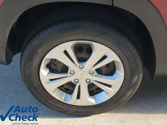 2024 Chevrolet Trax LS photo 8