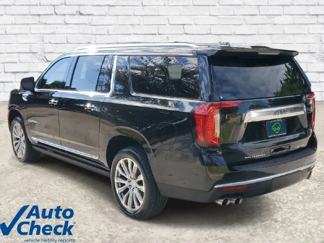 2022 GMC Yukon XL Denali photo 2