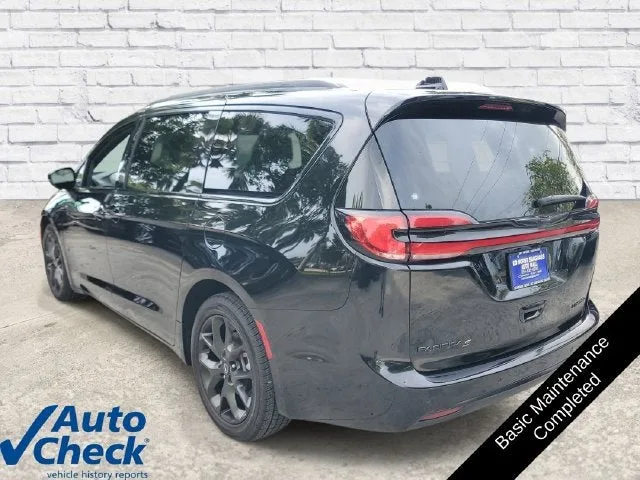 2026 Chrysler Pacifica Limited photo 2
