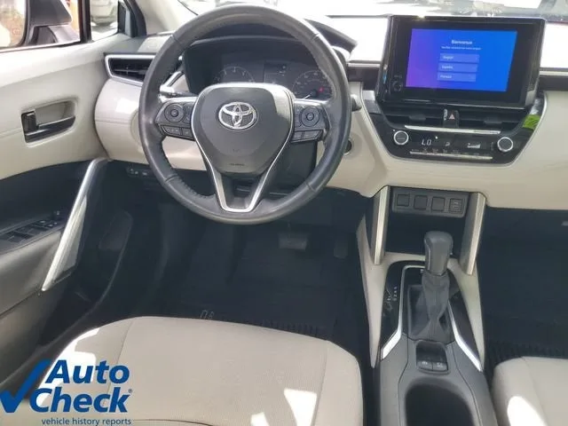 2023 Toyota Corolla Cross LE photo 17