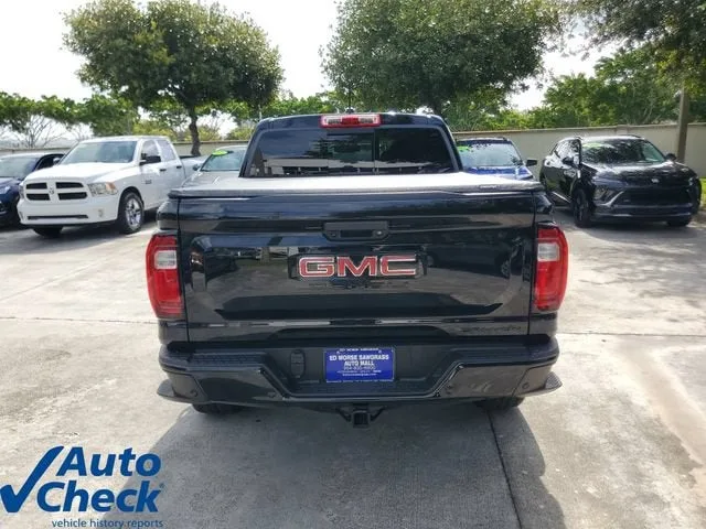2024 GMC Canyon Denali photo 3