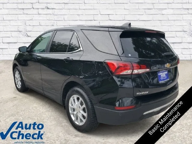 2024 Chevrolet Equinox LT photo 2