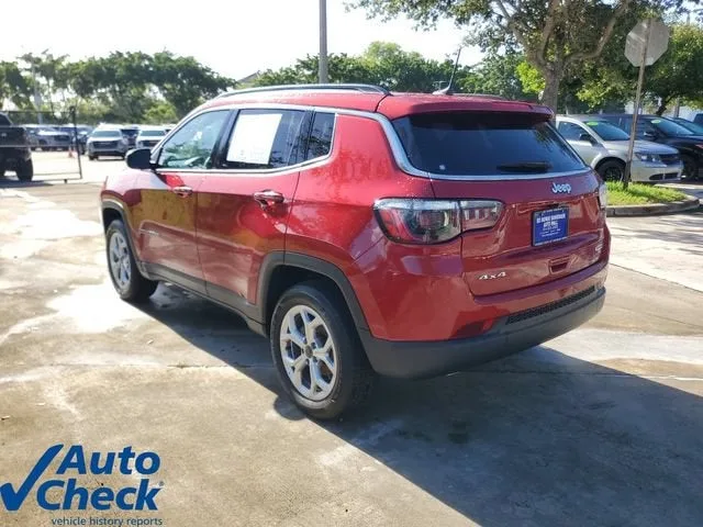 2025 Jeep Compass Latitude 4x4 photo 2