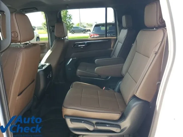 2026 Chevrolet Suburban High Country photo 14