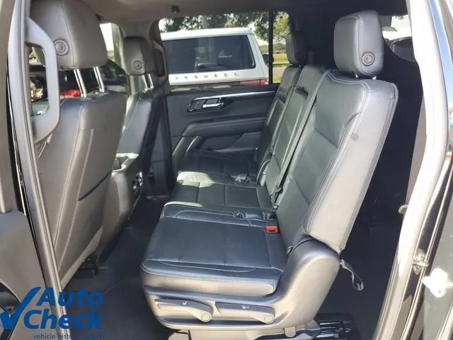 2026 Chevrolet Suburban LS photo 11