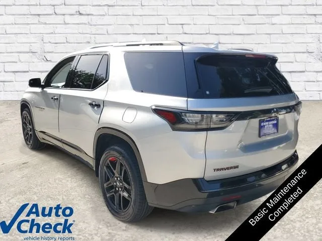 2021 Chevrolet Traverse Premier photo 2