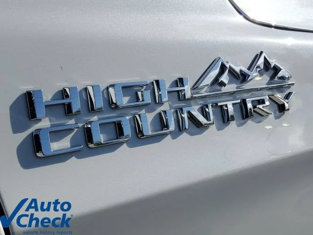 2026 Chevrolet Suburban High Country photo 8