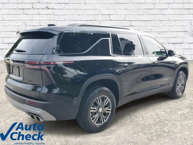 2025 Chevrolet Traverse LT photo 4