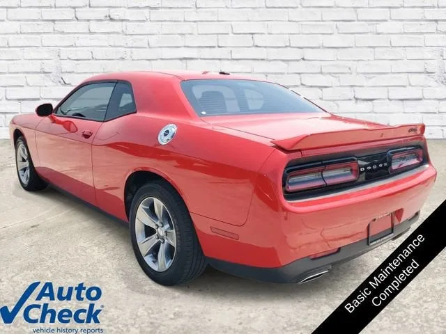 2022 Dodge Challenger SXT photo 2