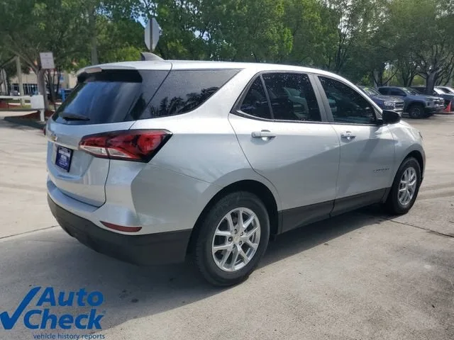 2022 Chevrolet Equinox LS photo 4