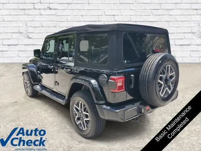 2024 Jeep Wrangler Sahara photo 2