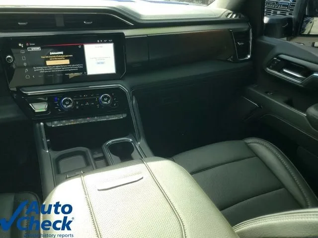 2025 GMC Sierra 2500 HD Denali photo 13