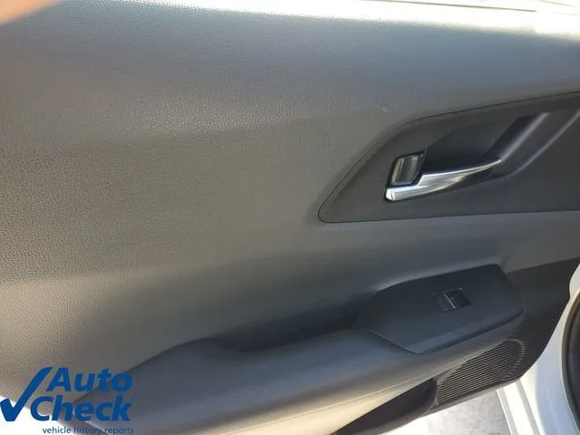 2023 Toyota Prius XLE photo 13