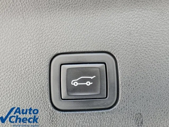 2023 Chevrolet Suburban RST photo 11