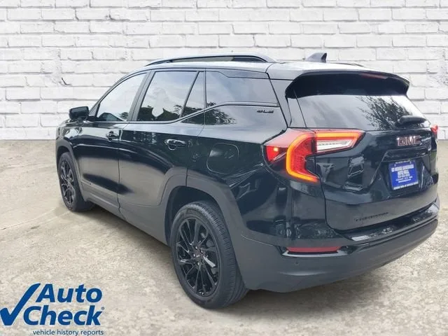 2023 GMC Terrain SLE photo 2