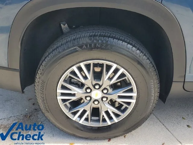 2026 Chevrolet Traverse LT photo 8