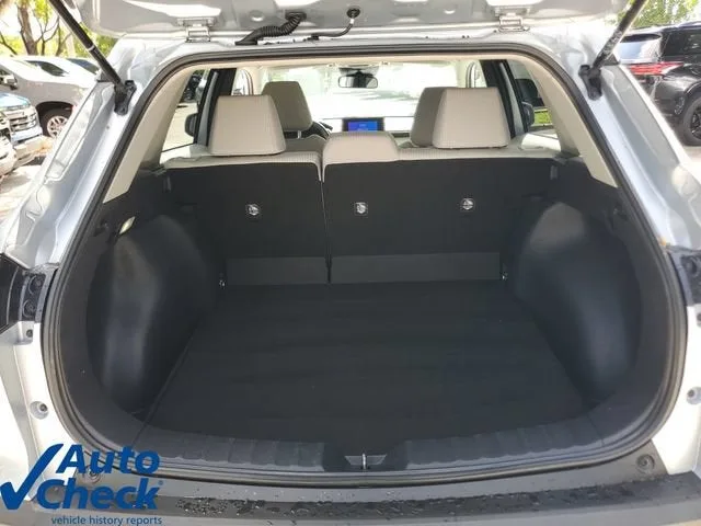 2023 Toyota Corolla Cross LE photo 11
