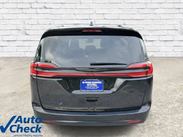 2026 Chrysler Pacifica Limited photo 3