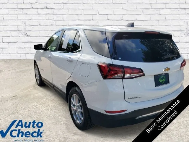 2024 Chevrolet Equinox LT photo 2