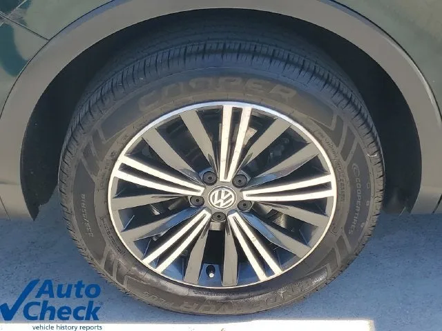2019 Volkswagen Tiguan 2.0T SEL photo 8