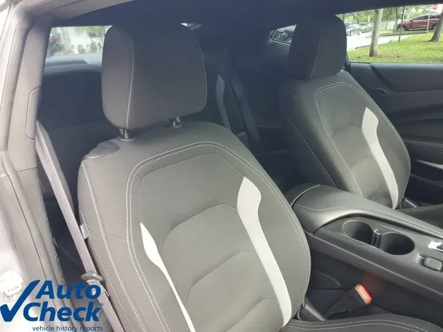 2021 Chevrolet Camaro LT1 photo 12