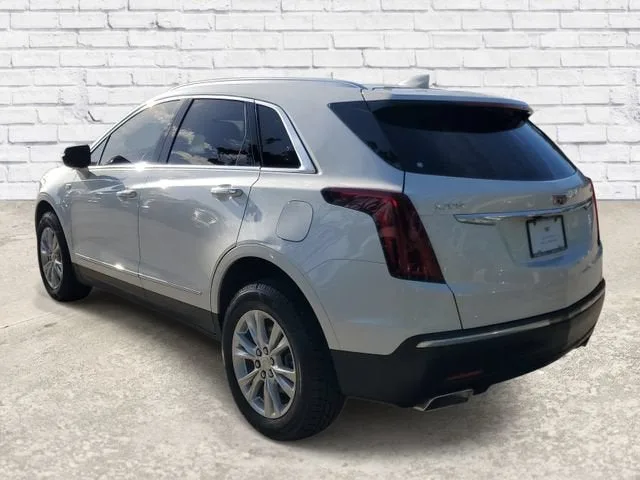 2023 Cadillac XT5 FWD Luxury photo 2