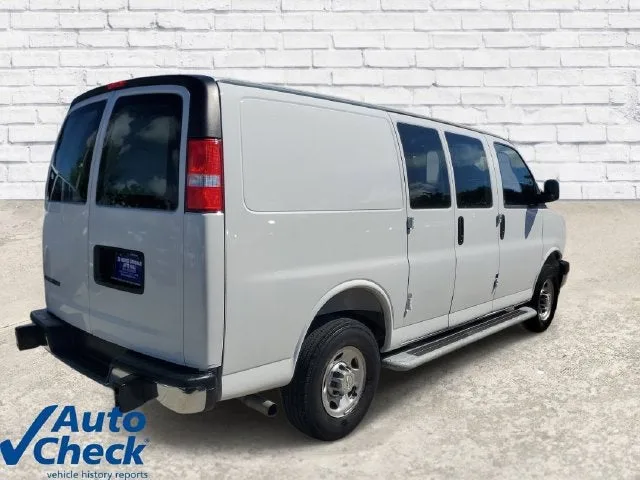2025 Chevrolet Express Cargo WT photo 4